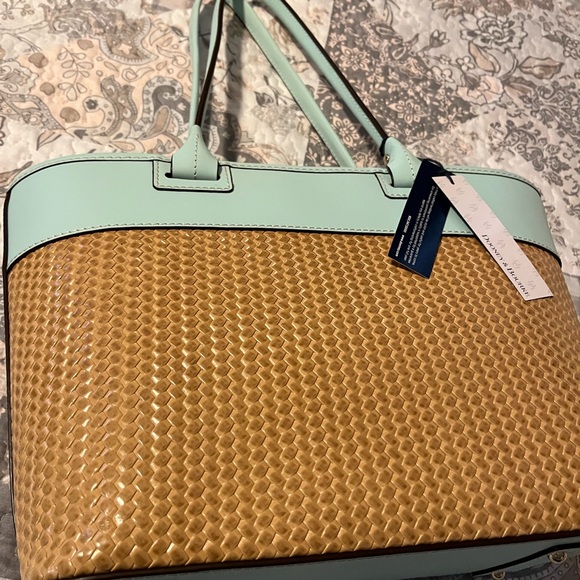 SOLD!! BNWT DOONEY & BOURKE BAG W/DUSTBAG - Picture 4 of 11